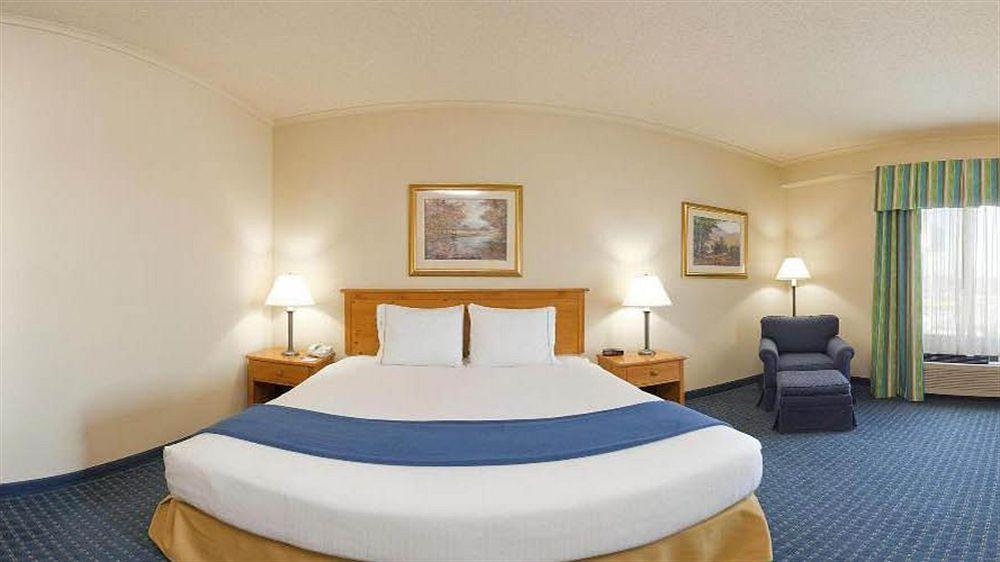 Holiday Inn Express Breezewood By Ihg Exteriör bild