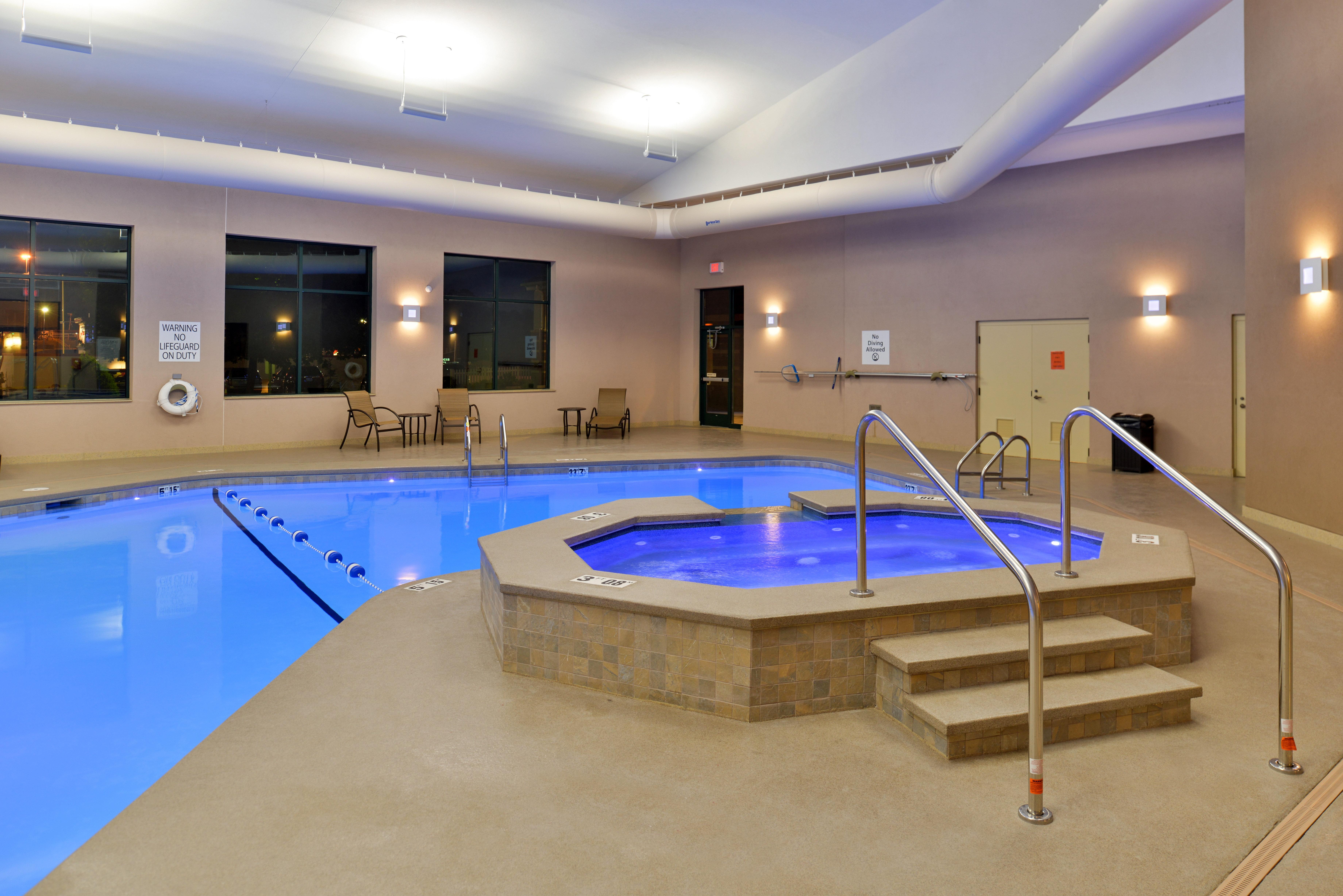 Holiday Inn Express Breezewood By Ihg Exteriör bild
