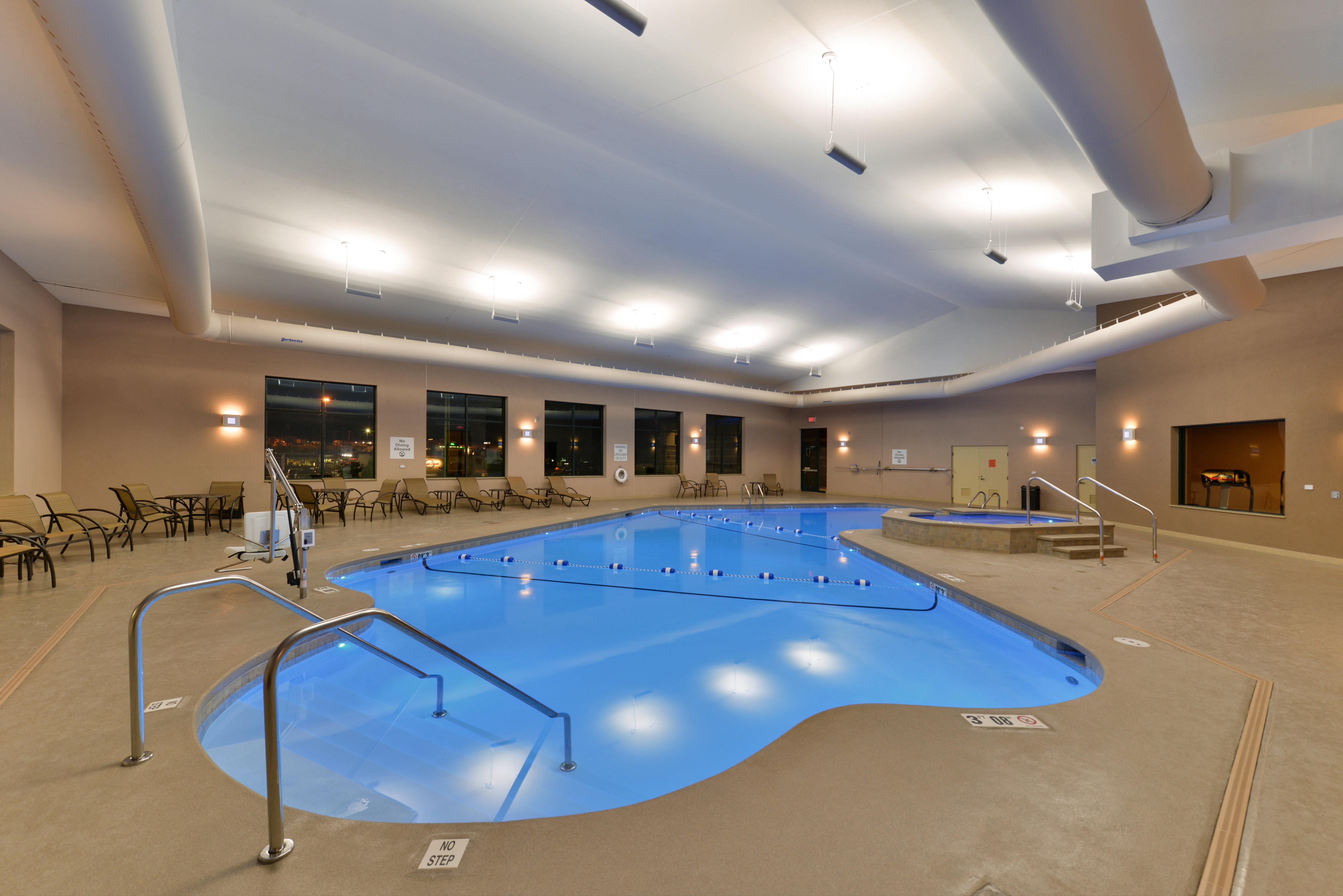 Holiday Inn Express Breezewood By Ihg Exteriör bild