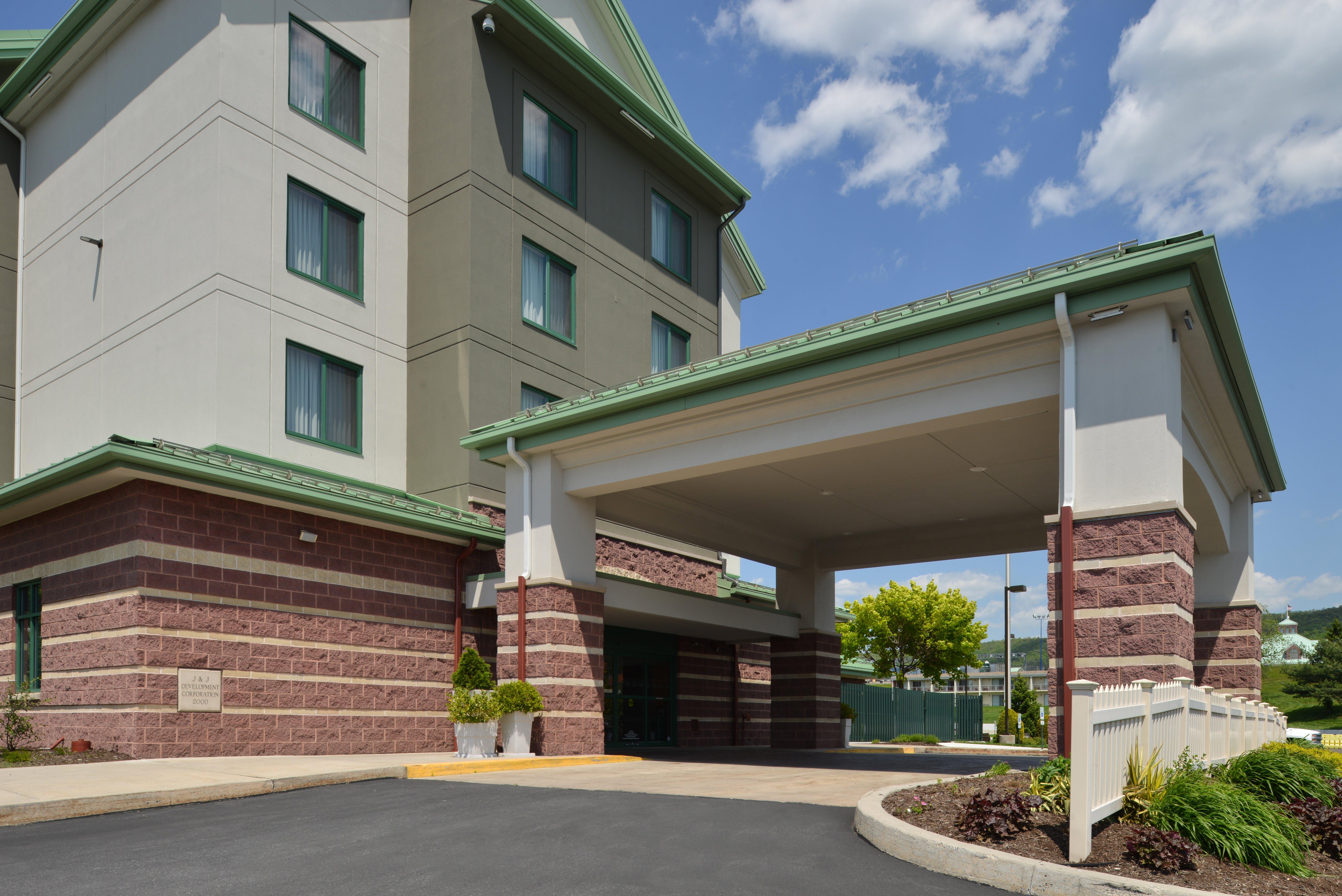 Holiday Inn Express Breezewood By Ihg Exteriör bild